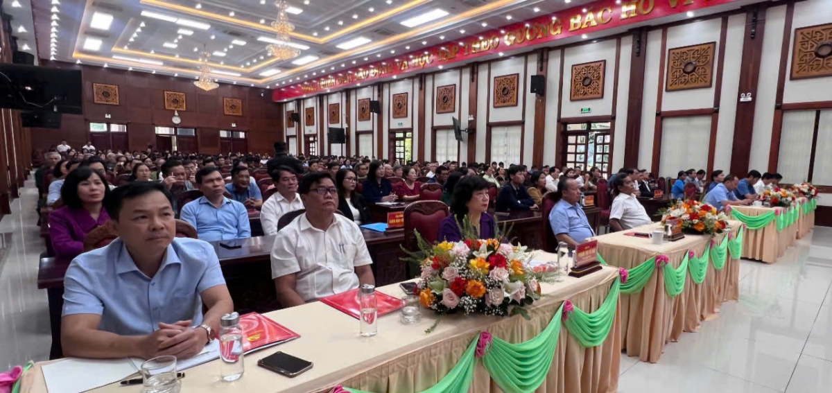 Càr Gia Lai lam lơh broă lơh "Bơto nàng làng bol in git sồ"