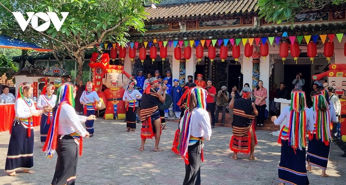 Múa Cà đáo là một điệu múa cổ truyền đặc sắc, gắn liền với mọi mặt đời sống của đồng bào Cor