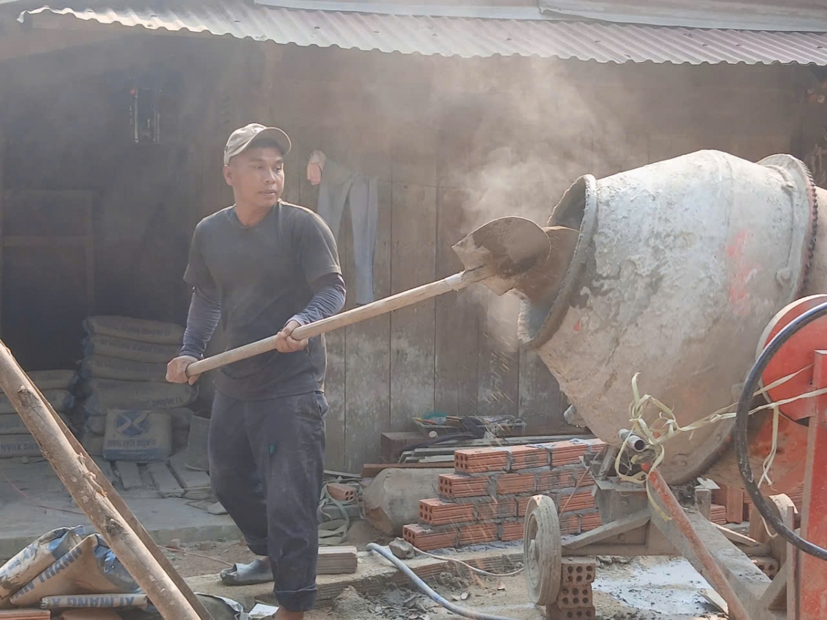 Giai đoạn 2023 - 2025, huyện Nam Giang đã xóa 1.218 nhà tạm. Ảnh: VĂN THỦY