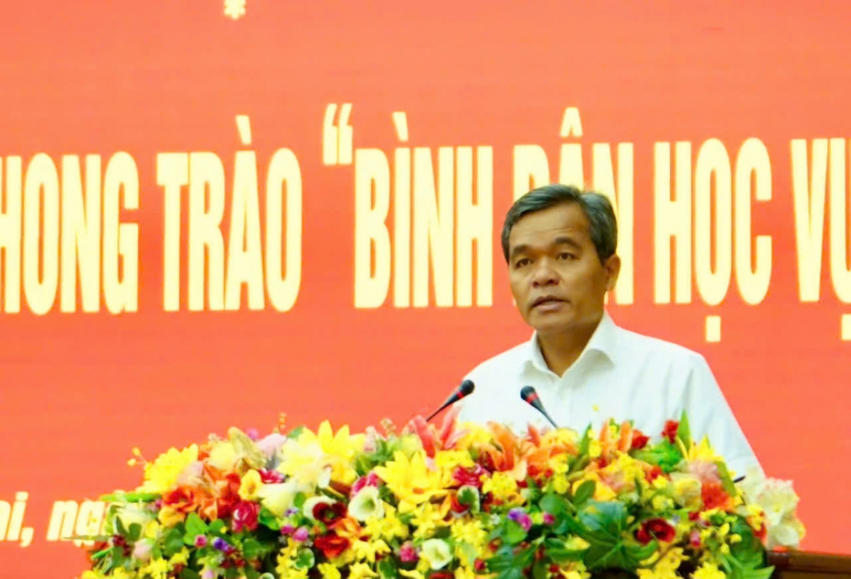 
Bí thư Anih jang Đảng dêh char Gia Lai Hồ Văn Niên pơma tơ̆ lêh tơlĕch jang