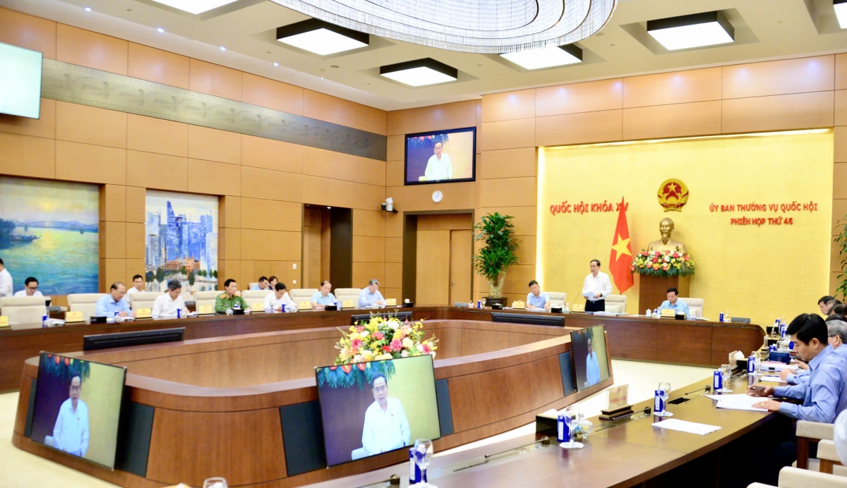 Rơh hop tâl pe bah Ủy ban trong nchrăp rgâl nkra, kơi ntop du đêt nkô̆ bah Hiến pháp năm 2013