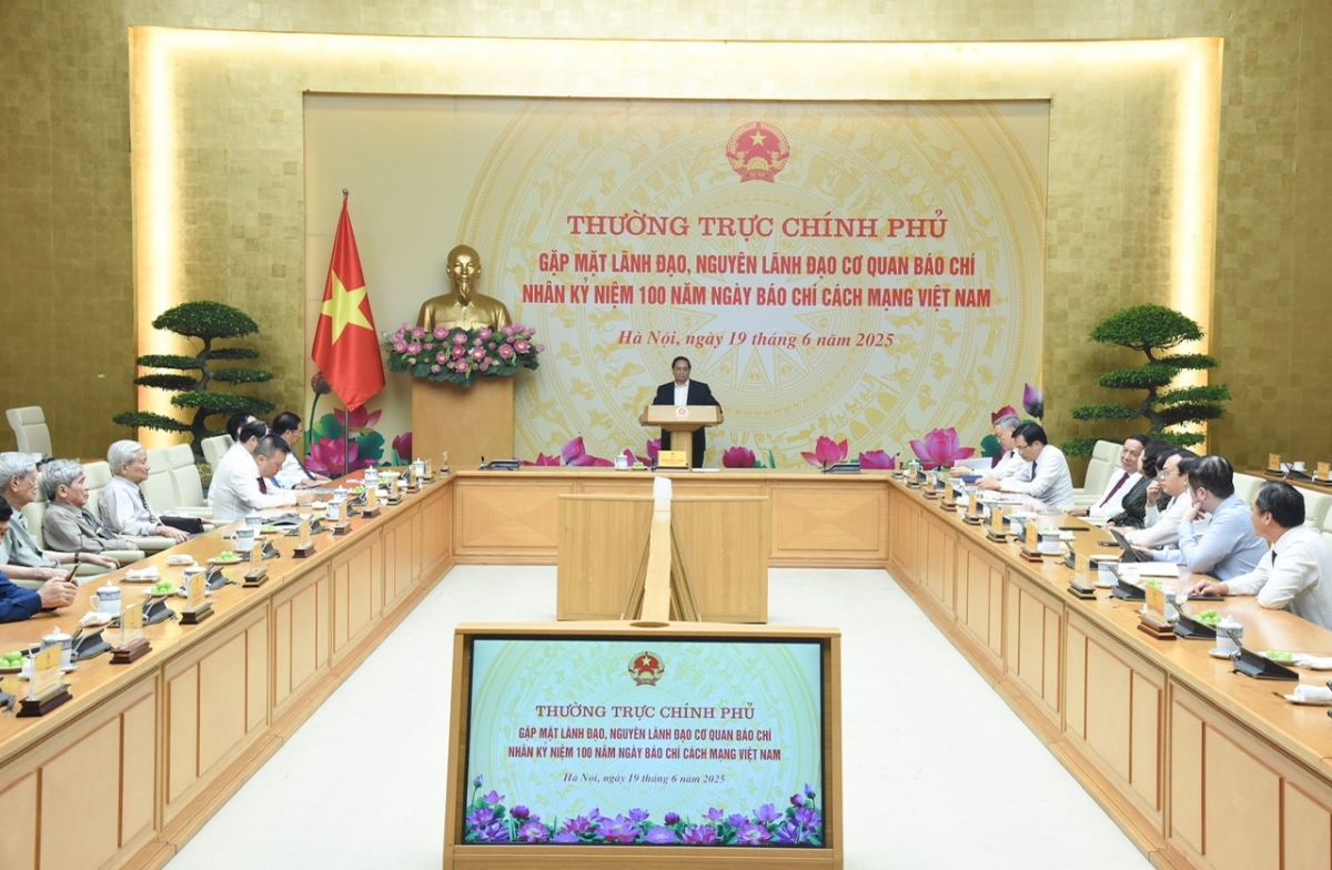 Thủ tướng mâp măt kruanh, tă ƀư kruanh ăp ngih pah kan báo chí
 