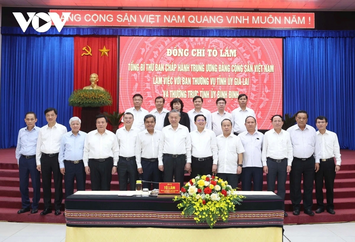 Tổng Bí thư Tô Lâm và các Lãnh đạo Đảng, Nhà nước chụp ảnh chung với lãnh đạo 2 tỉnh Gia Lai, Bình Định