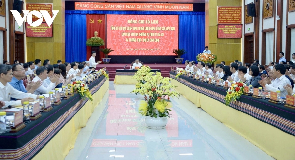 Quang cảnh buổi làm việc.