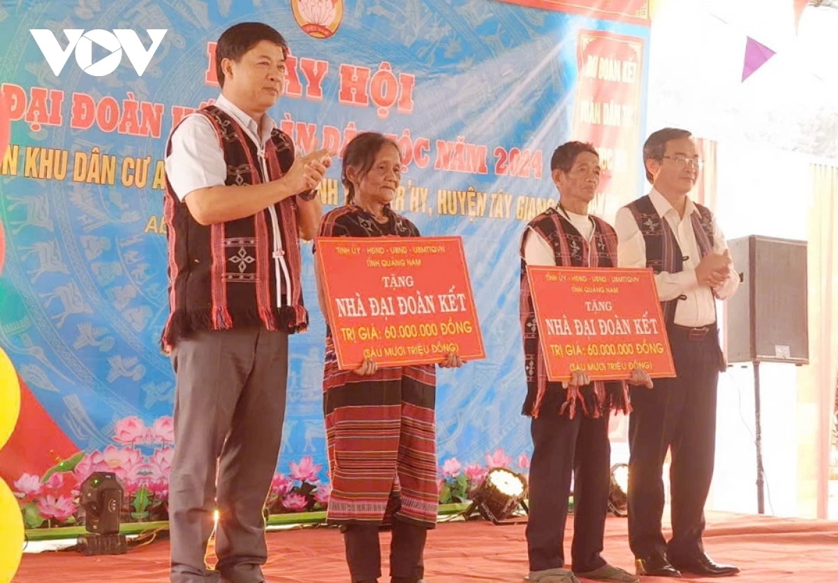 Zooi đoọng zên choh đong ăt ha đha nuôr Cơ Tu đha rưt chr'hoong Tây Giang