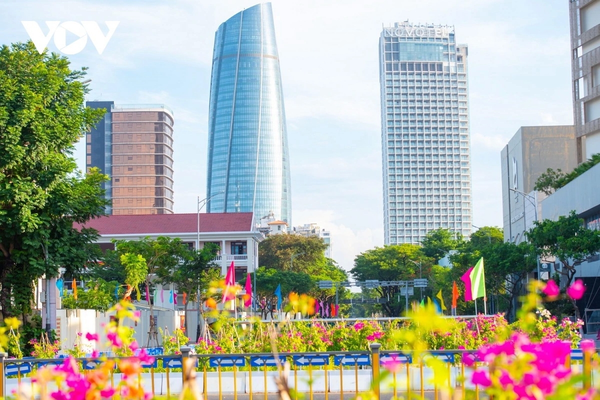 Trung tâm hành chính thành phố Đà Nẵng (mới) đóng tại thành phố Đà Nẵng (cũ).