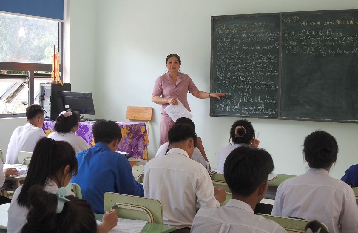 Nhih nti Phổ thông Dân tộc Nội trú nkuâl Tu Mơ Rông ntĭm nti kon se ƀư bài thi