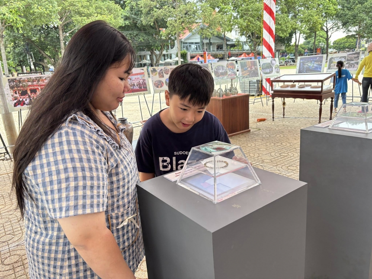 Hơdôm tơdŭ gai khuer anet aneo kah hăng ră ruai glăi sa tơlơi đưm hăng rơnoh yom kơ gru grua đưm đă adih  brơi kơ čơđai rơnuk tơdơi adih thâo