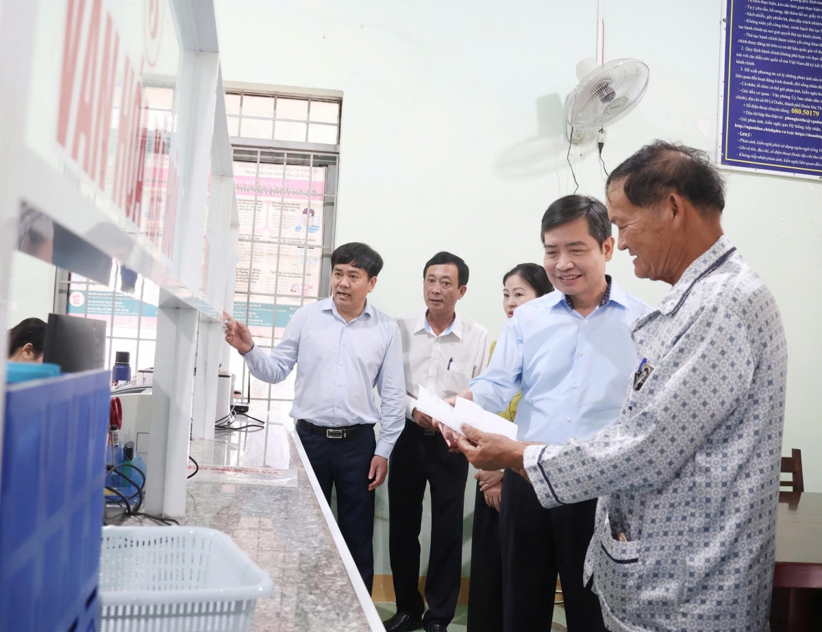 Khua jơnum min mơnuih ƀôn sang tơring čar Dak Lak, ơi Tạ Anh Tuấn dong tal 2 gah ieo nao ĕp bruă mă pơsir hră pơar kơ mơnuih ƀôn sang să Ea Bung