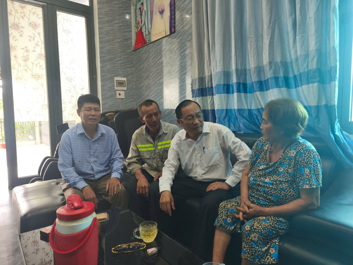     Khua mua să Ea Bunh đing hmư̆ tơlơi rơkâo mơ̆ng mơnuih ƀôn sang hăng pơsir hĭ tơlơi dŏ gun