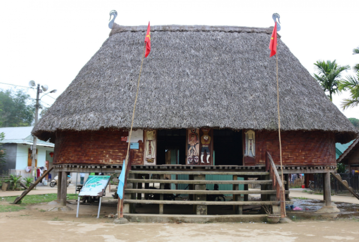 Sang rung Gươl ƀơi plơi čơkă tuai Ta Lang