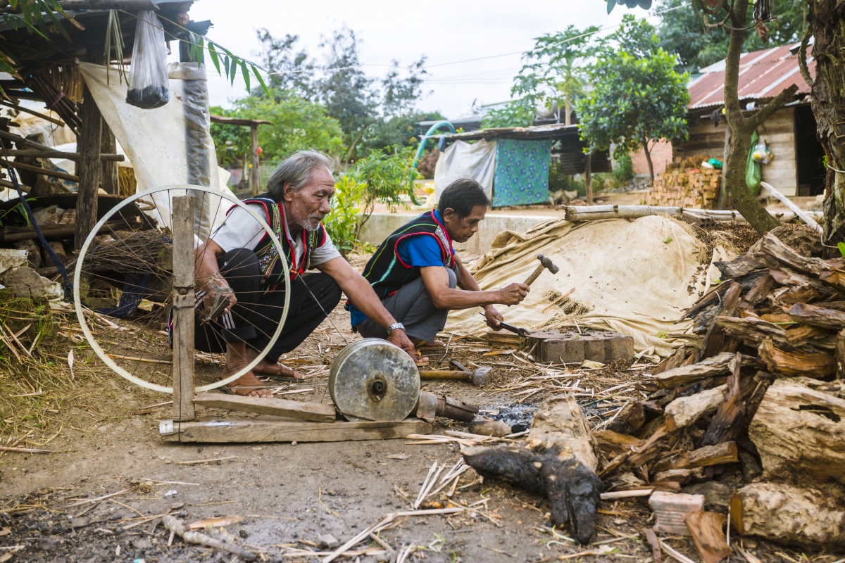 Pôa A Lih (xâk pôk) prế pôa A Hluh-prế pôa ki ối rak vế hnoăng cheăng tiâm tơniâm tiô khôi hmâ dêi mơngế Rơteăng a Buôn Kon Wang