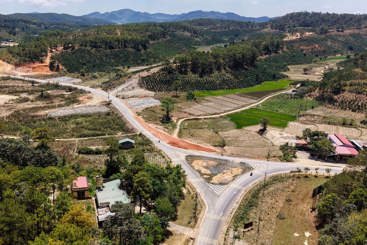 Tơdroăng tơkêa bro pro troăng kân Tơnêi têa 28B kô kum Lâm Đồng mơdêk ivá tơdjêp cheăng kâ kong kế – têa kơxĭ