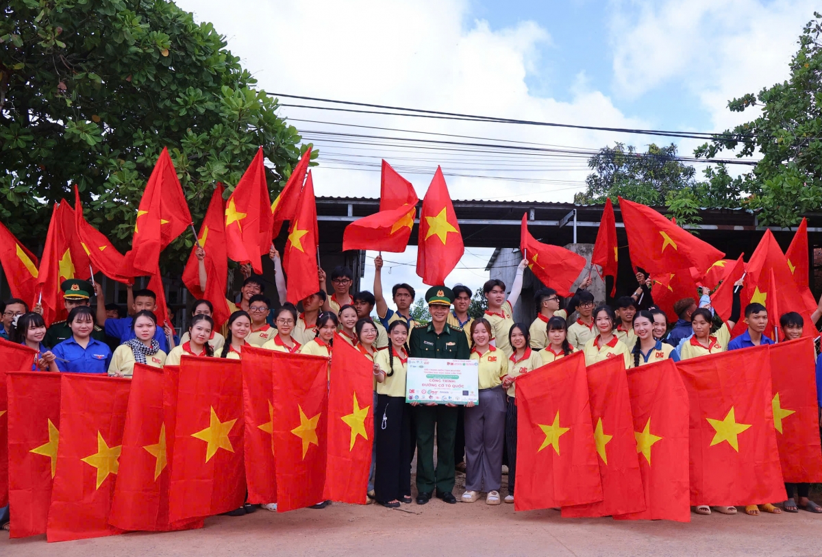 Ai 45 ngế sinh viên pleăng dêi hnoăng Hngêi trung Đại học Nam Cần Thơ veăng pêi mâu tơdroăng cheăng a mâu cheăm kơpong tơkăng kong dêi kong pơlê Dak Lak