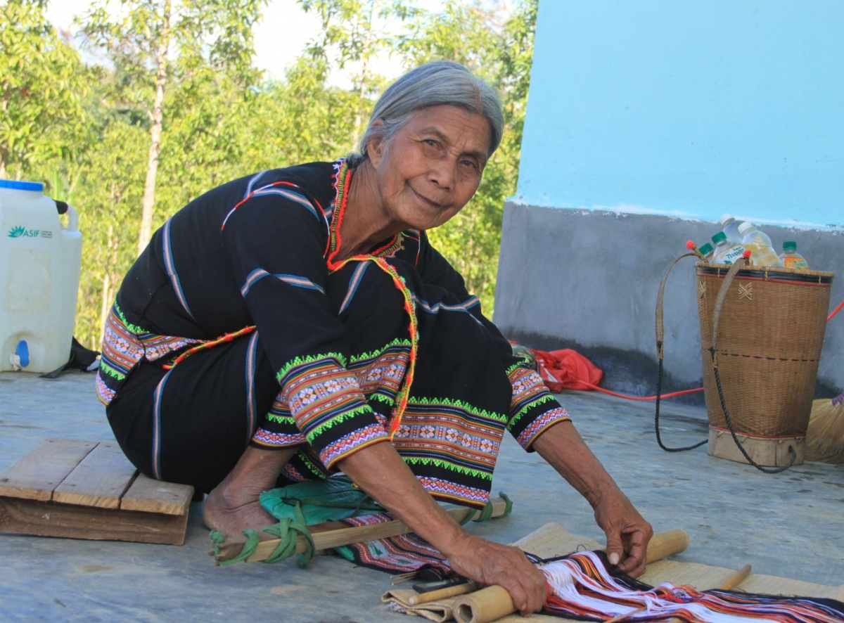 - Pô mbruă Y Beo dôk pơ̆k mñam