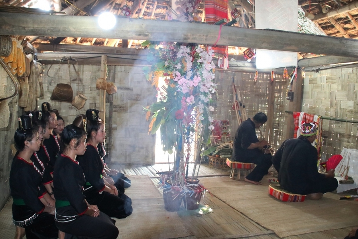 Ong Gru saong rahra srap gap ka adat