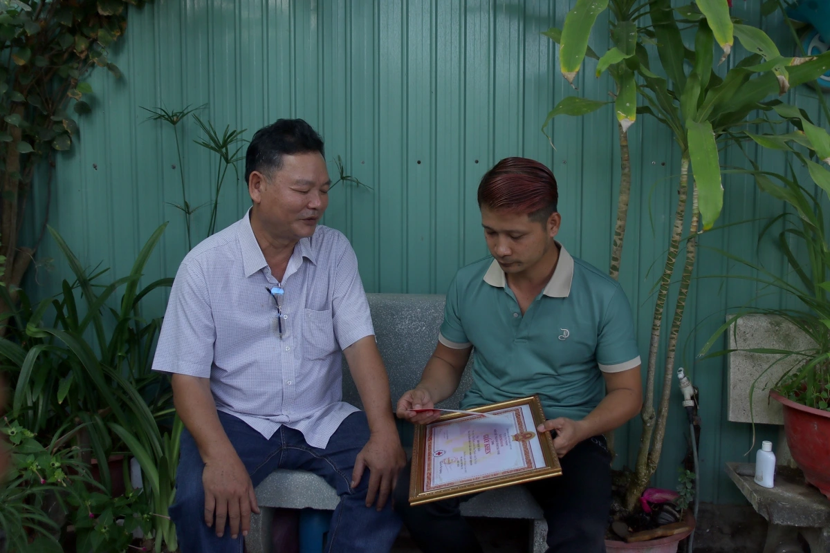 Harak mbaoh tangin saong Harak mayaom bruk rik daong di Kim Ngọc Hảo