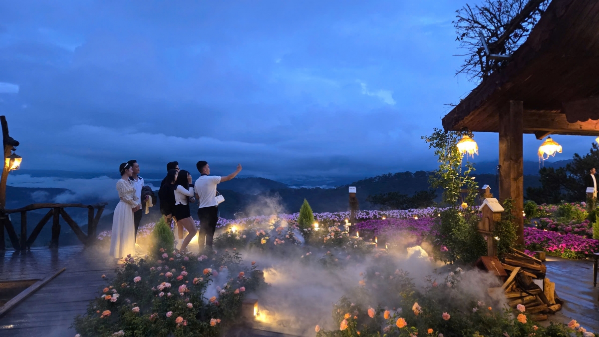 Mâu nhâ loăng kong kế lĕm tơ’mot tơmối vâ  troh a Lâm Đồng