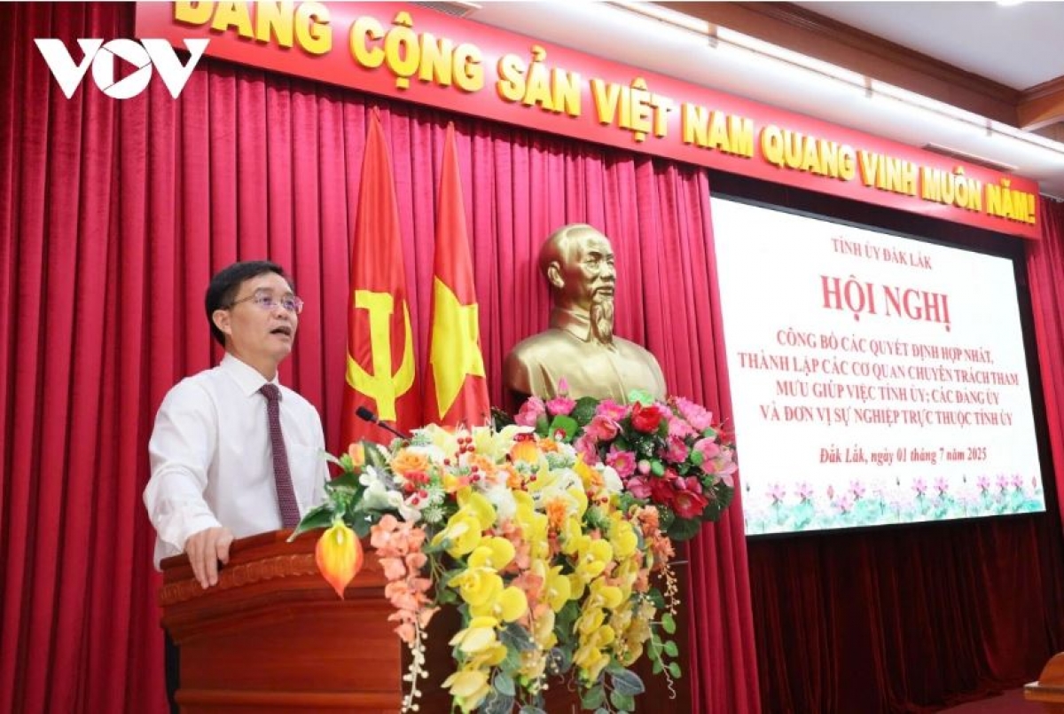 Ƀí thư Tỉñ ủy càr Dăk Lăk ồng Nguyễn Đình Trung đơs tàm pơrjum
