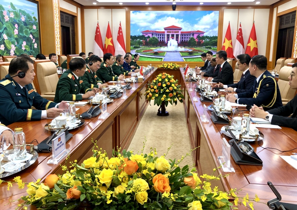 Khua tơhan krên dên Đaị tướng Phan Văn Giang jơnum hăng Khua ding jum ling tơhan Singapore