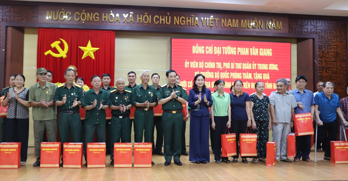 -Khua phŭn bruă lĭng kahan Phan Văn Giang mđup brei mnơ̆ng kơ dŭm gŏ sang knŭk kna dlăng ba ti daklak