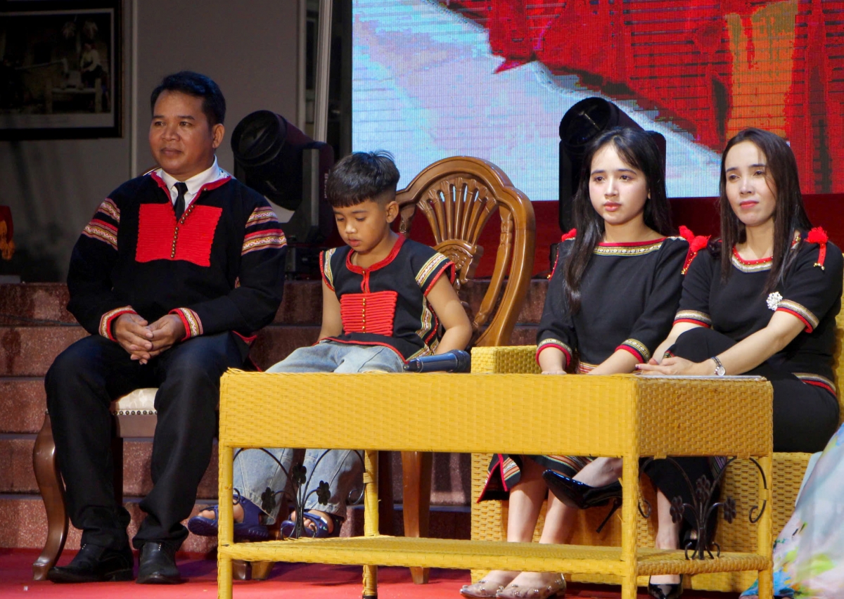 Ayong Y Duyệt lơ̆m hơmâo wan lĕ ngui tom ană bă