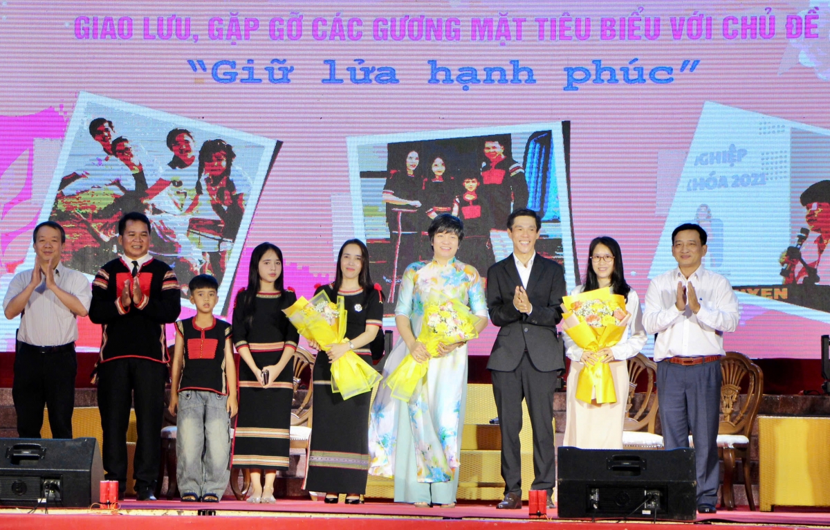Hrơi sang anŏ Việt Nam phrâo pơphun ƀơi Dak Lăk