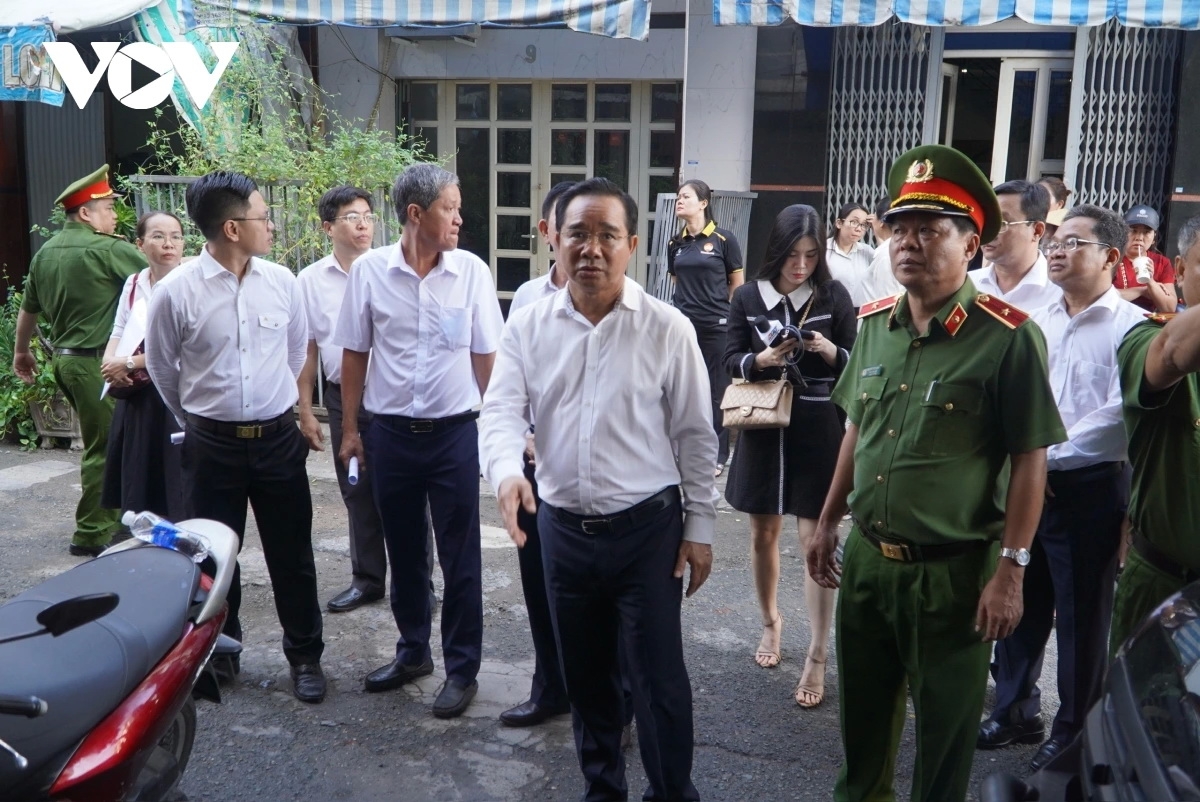 Chủ tịch UBND TP.HCM Nguyễn Văn Được tươc lêy lâng k'đhơợng xay bh'rợ bhr'lâ xang ra rooh