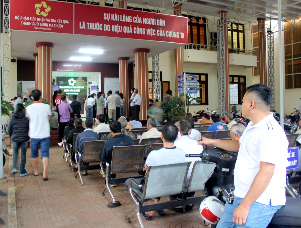 Dong mơ̆ng 6 mông mơguah, lu mơnuih ƀôn sang nao pơ̆ Anom mă bruă čar phường Buôn Ma Thuột ngă tui hơdôm mơta hră pơ-ar