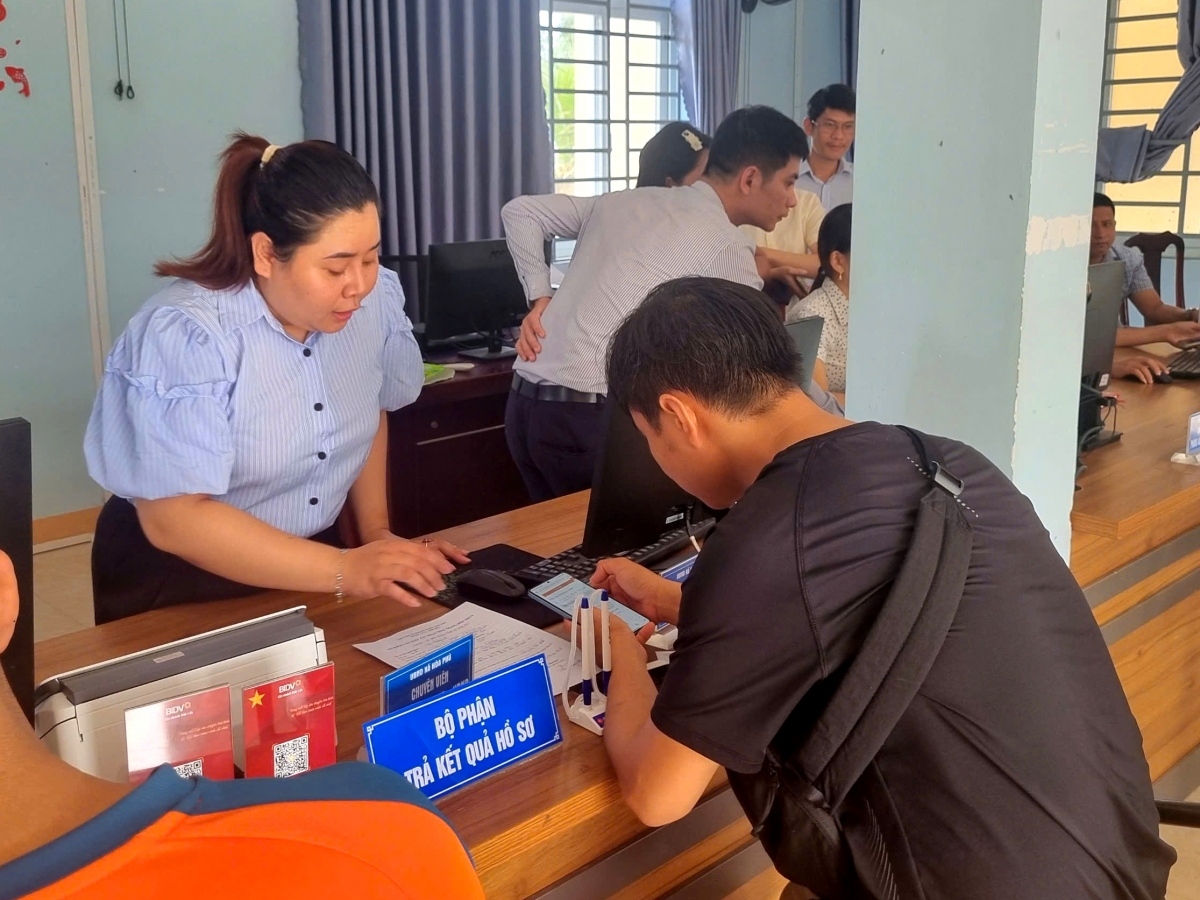 Mơnuih apăn bruă ƀơi anom mă bruă čar djru mơnuih ƀôn sang ngă tui hơdôm mơta hră pơ-ar mơ̆ng ataih amăng telephone hơdeč hmar