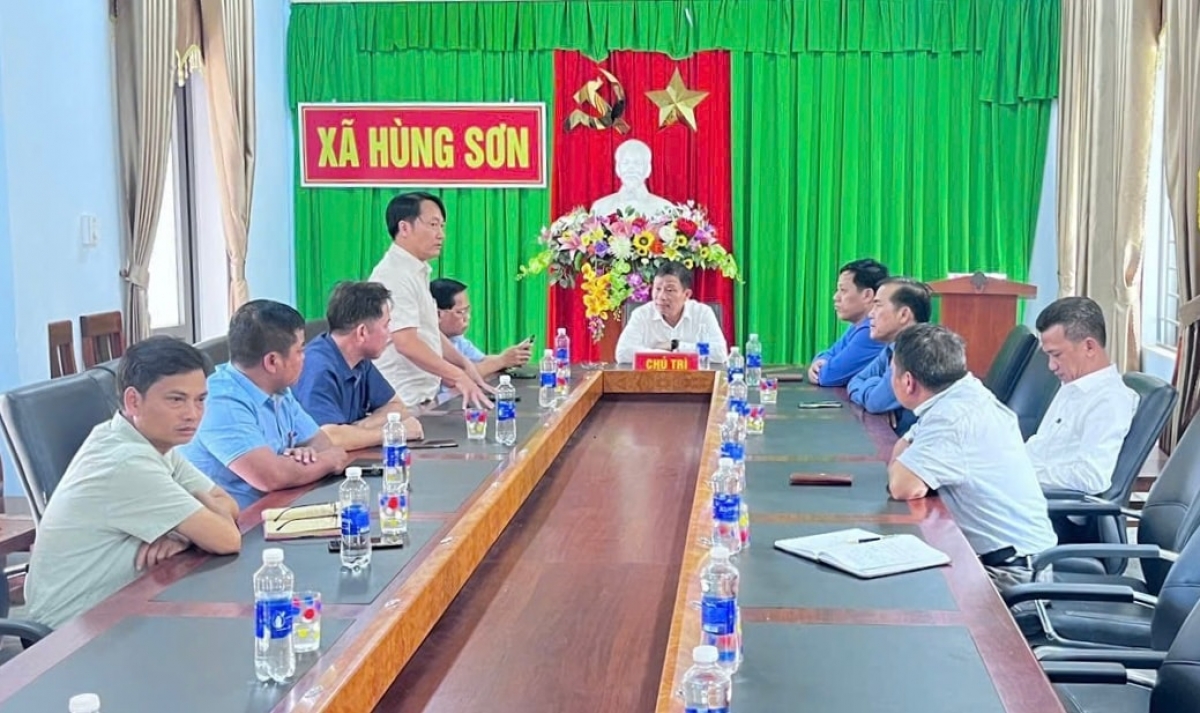 C'bhuh lươt pa bhrợ âng Ban Tổ chức Thành ủy Đà Nẵng bhrợ bhiêc lâng chr'val Hùng Sơn. Chanup: PARAI