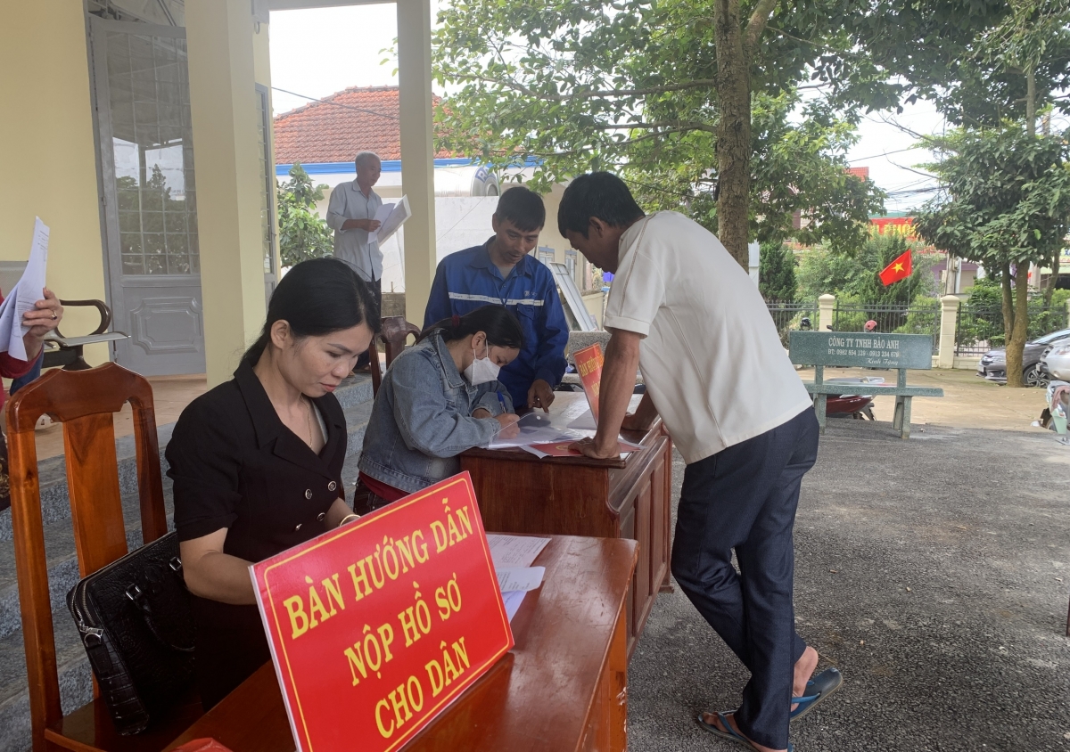 
Khul kơdră tơring Tân Hà Lâm Hà hơmet hơnih bơ̆ jang pơtho tơbăt ăn kon pơlei pơm hla bơar.