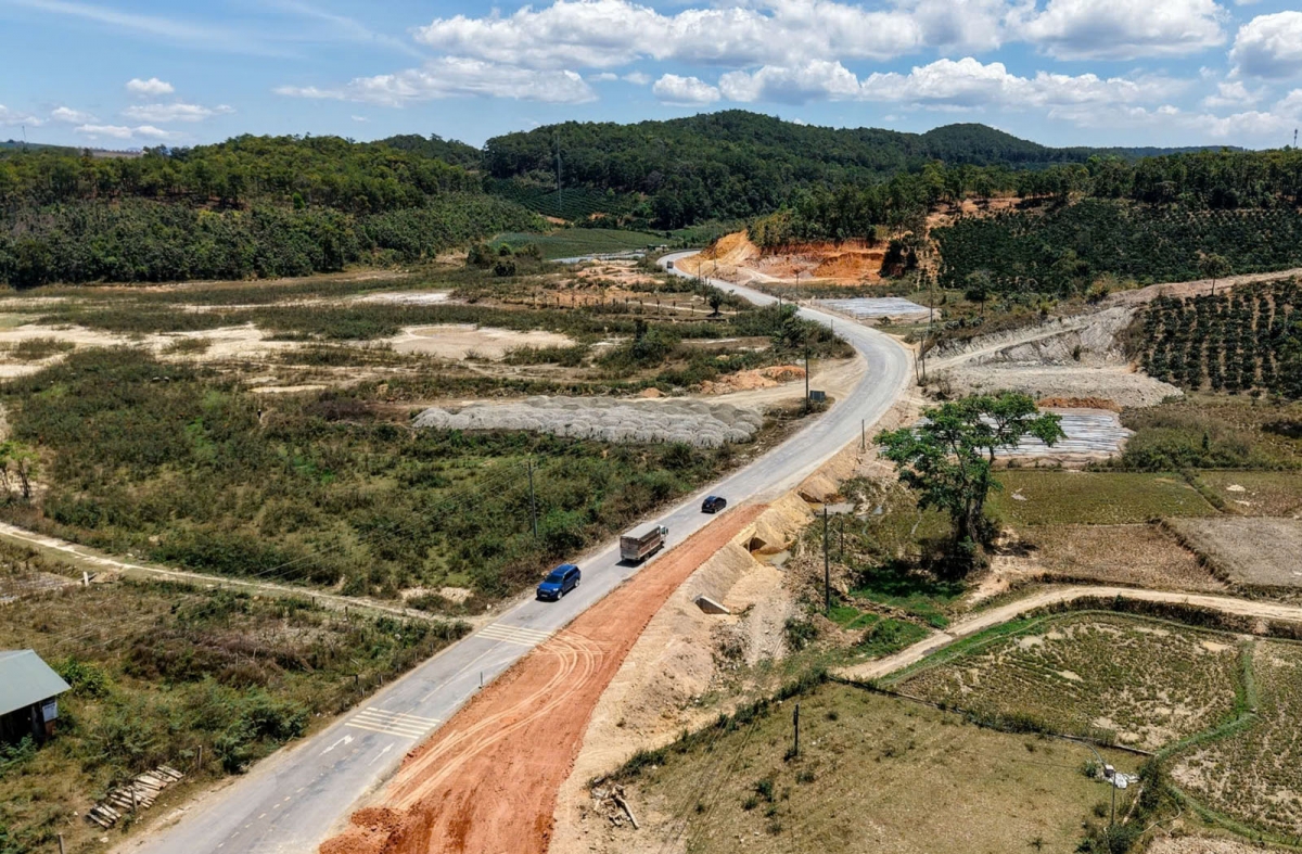 -Hdră êlan mkra mđĭ êlan dơ̆ng mrô 28B găn čar Lâm Đồng mâo boh tlaih hlăm brô 68km mâo ênoh duh bi liê êbeh 1.400 êklai prăk dôk dưi mtrŭt mđĭ bi pral.