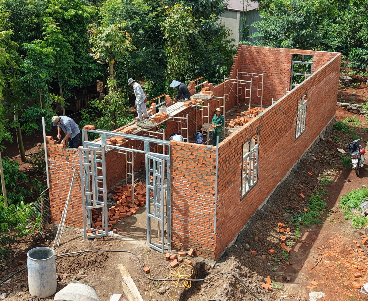  Sa boh sang ti să Čư̆ Jŭt, čar Lâm Đồng dôk mjêč bi leh đru kơ mnuih ƀuôn sang êlâo hruê 30/7 