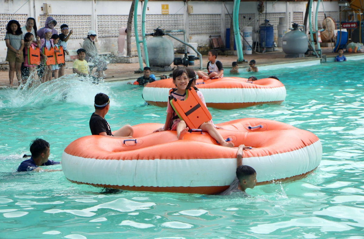 -Dŭm klei hlăp lêñ jăk ti gŭ êa.