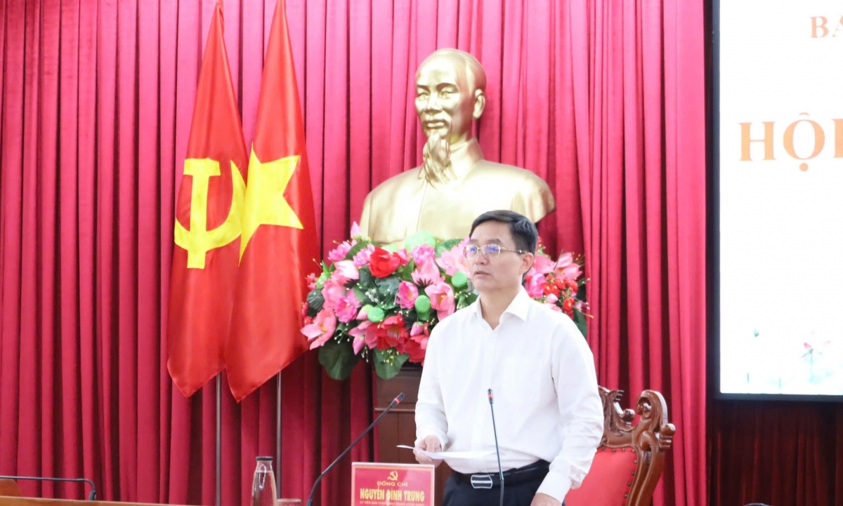 Ƀí thư Tỉñ ủy càr Dăk Lăk ồng Nguyễn Đình Trung đơs tàm pơrjum