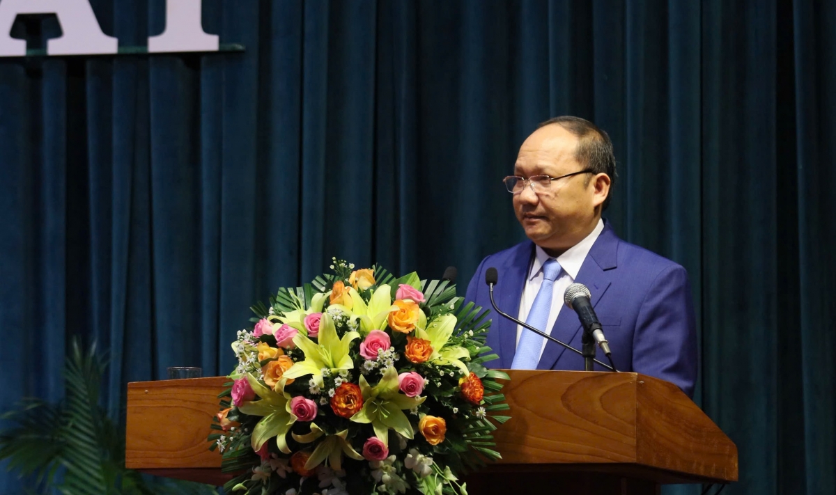 - Rah Lan Chung, Kơiăng khua Anôk bruă Đảng čar, Khua Êpul gơ̆ng bruă ƀuôn sang čar Gia Lai mrâo blŭ hrăm