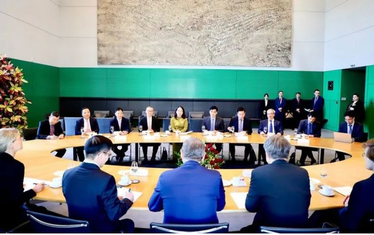 Jâ Võ Thị Ánh Xuân, Phŏ Kăn xiâm hnê ngăn tơnêi têa tơpui tơno ƀă Phŏ Kăn xiâm hnê ngăn Kuô̆k hô̆i kong têa Alơmăng pôa Bodo Ramelow