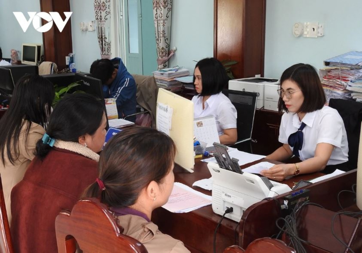 Mơnuih ƀôn sang nao ngă hră pơ-ar ƀơi să hok mơ-ak hăng pran mă bruă mơng ƀing apăn bruă