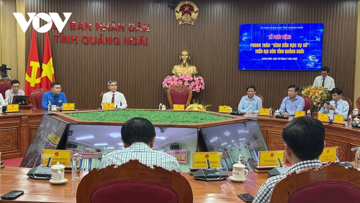 Quang cảnh lễ phát động.