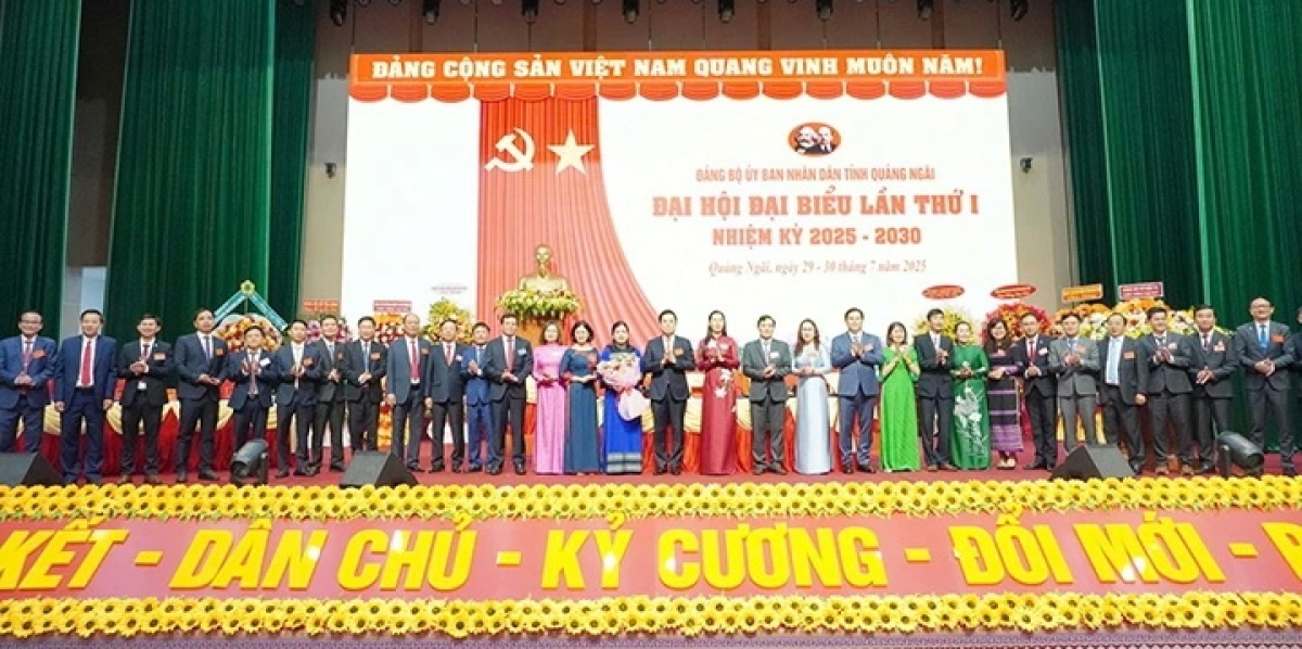 Ra mắt Ban Chấp hành Đảng bộ UBND tỉnh Quảng Ngãi nhiệm kỳ mới