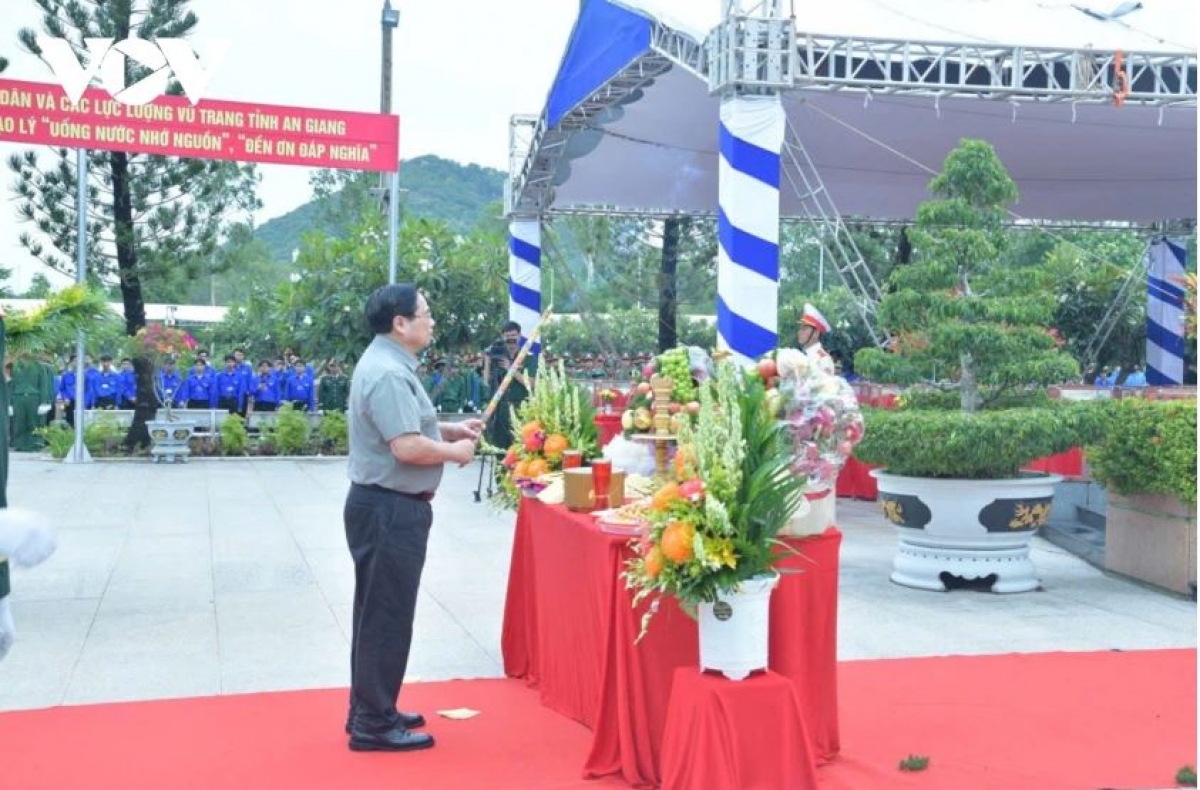 Thủ tướng Cíñ phủ ồng Phạm Minh Chính chu ñàng kah kơlôi cau ling chơ̆t màng tàm ƀlàng tơ̆p ƀồc cau ling chơ̆t màng Dốc Bà Đắc