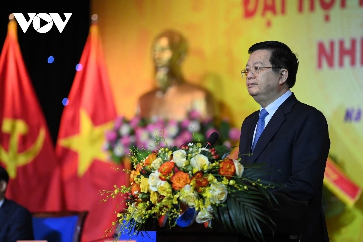 Phó Thủ tướng Chính phủ Mai Văn Chính pa prá đhị Đại hội.