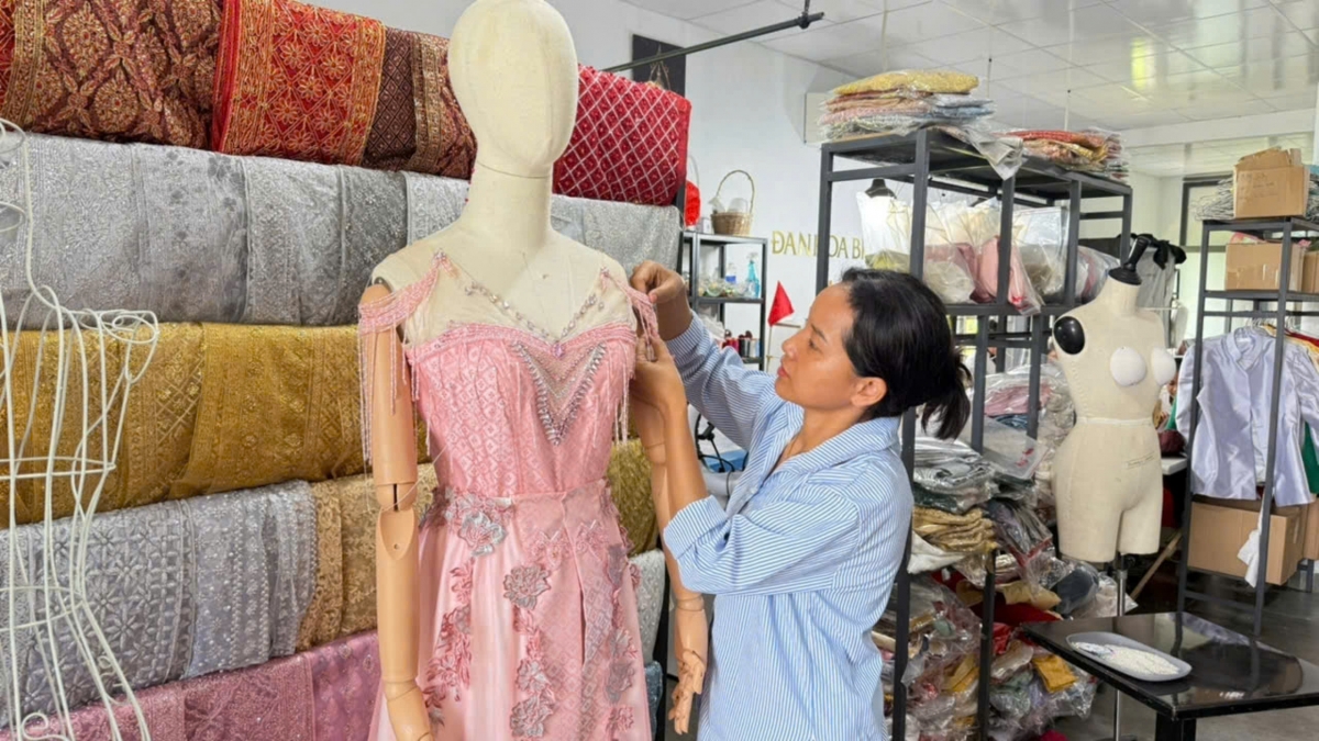 Trang phục Khmer truyền thống được may tỉ mỉ