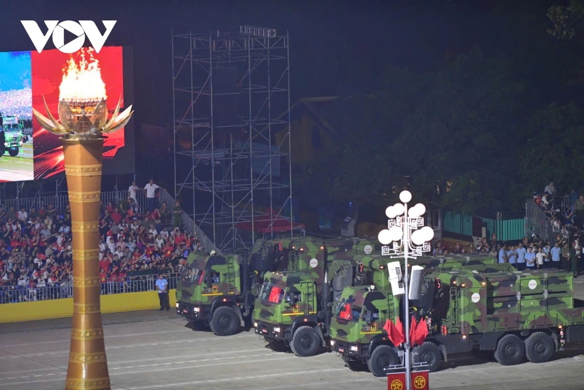 Các loại xe tác chiến điện tử do Cục Tác chiến điện tử (Bộ Tổng tham mưu) phối hợp với Tập đoàn Viettel nghiên cứu sản xuất.