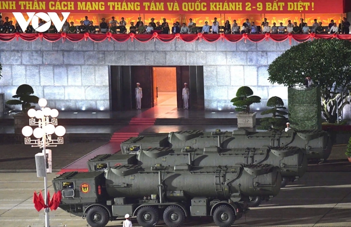 Xe chở đạn kiêm bệ phóng của tổ hợp tên lửa bờ Redut-M.