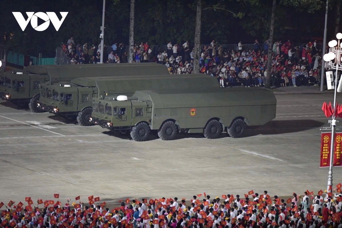 Sự xuất hiện mãn nhãn của dàn khí tài quân sự tham gia A80.