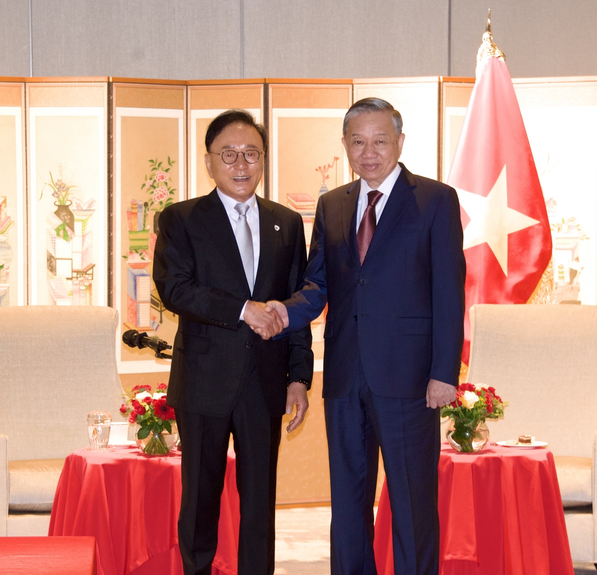 Khua git gai ping gah ơi Tô Lâm hăng khua hơđăp pơ ala brơi Việt Nam ơi Park Soo Kwan