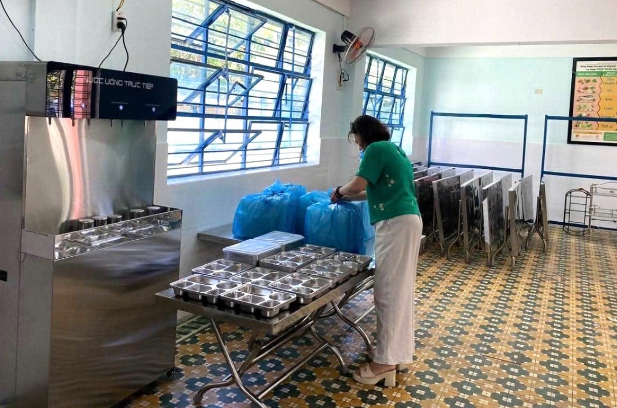 Các trường rà soát, kiểm tra bếp ăn cho học sinh bán trú. Ảnh: THU HÀ