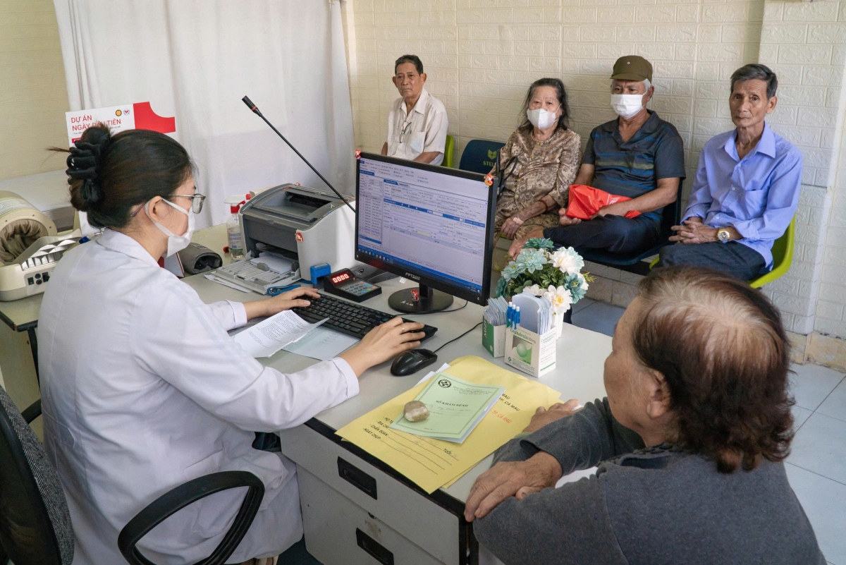 Nhờ các ki-ốt thông minh, người bệnh nhanh được tiếp cận bác sĩ hơn